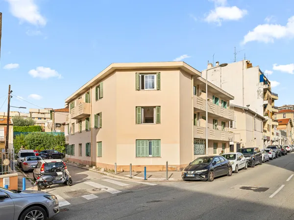 AVENUE $HENRY DUNANT 3 PIÈCES DE 66 M² AVEC BALCON FORT POTENTIEL EXCLUSIVITÉ