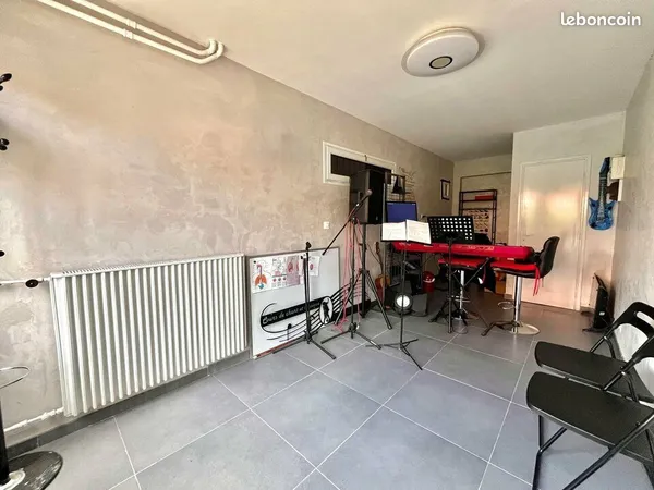 Local commercial 16 m² SAINT LAURENT DU VAR