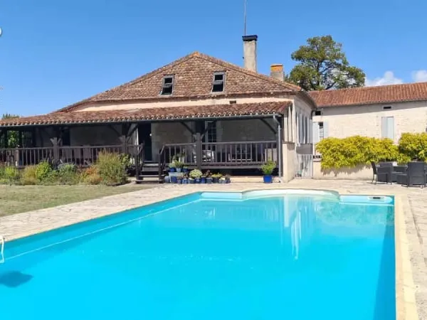 Maison bourgeoise a vendre, avec piscine et 2 maisons d'amis