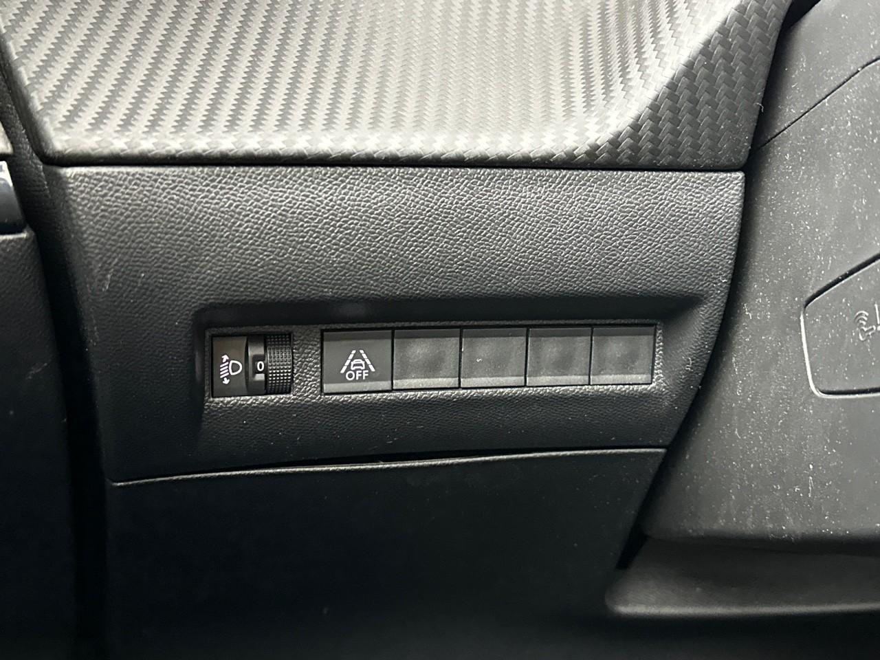 Peugeot 2008 puretech 100 s&s bvm6 allure — photo 16