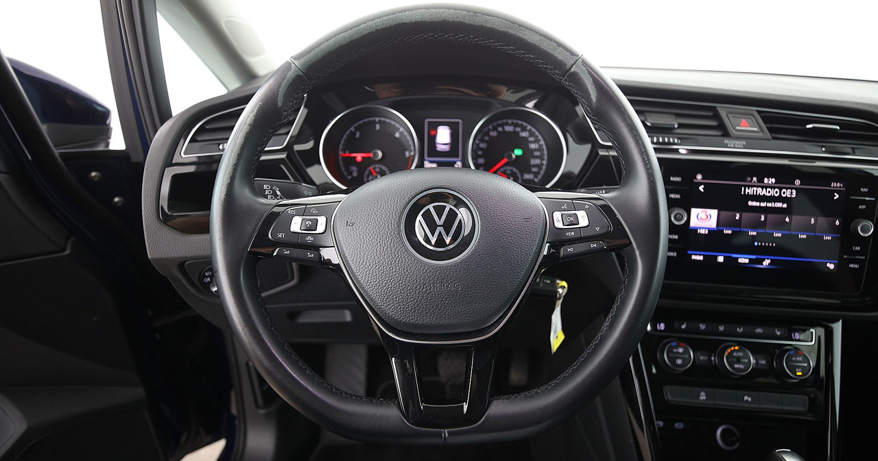 Volkswagen Touran — photo 26
