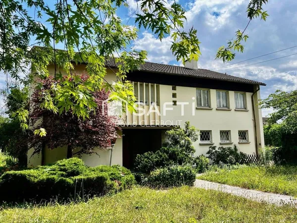 Maison 8 pièces 233 m²
