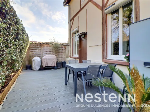 Coeur Village, Maison en duplex T4, 64m2, terrasse et stationnement.