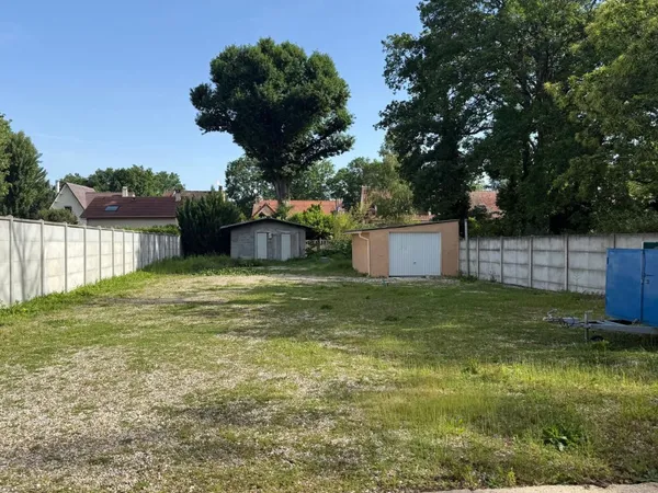 Terrain 768 m²
