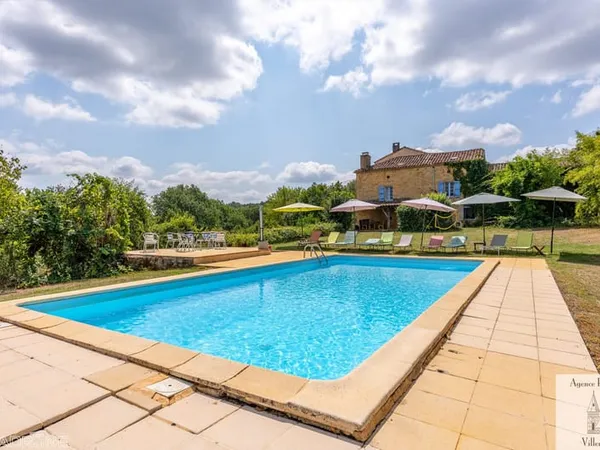 2 maisons en pierre avec piscine et dépendances