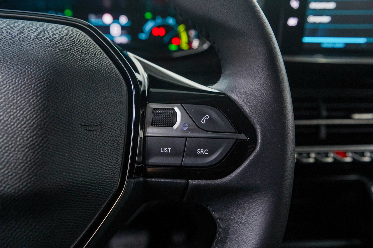 Peugeot 208 — photo 18