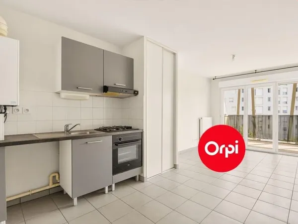 Appartement À Vendre - Saint Priest - T2 - Centre Ville - 40m2 - garage en sus