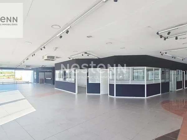 Location d'un local commercial Calais "SHOWROOM" de 650 m² avec places de parking