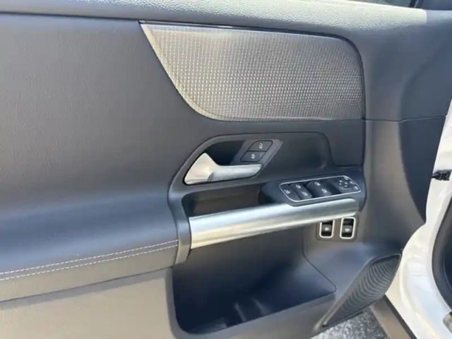 Mercedes Gla 250 e progressive line — photo 10