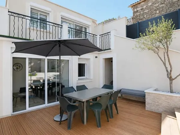 Maison de 5 pièces de 104 m² à Saint-Julien-les-Rosiers