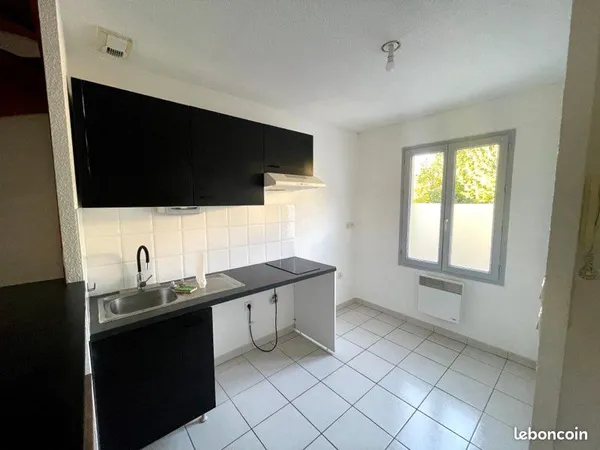 Appartement T2 de 62 m² avec terrasse, jardinet et 2 parkings - Merville