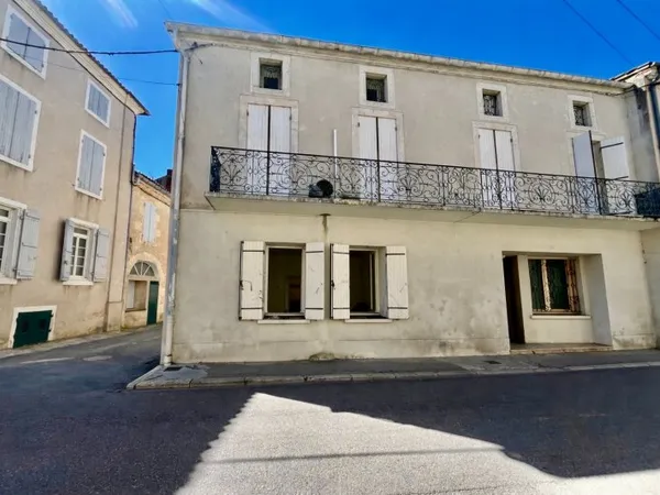 Secteur Sainte-Livrade-sur-Lot (47110), venez découvrir cet immeuble à fort potentiel (ancien cabine