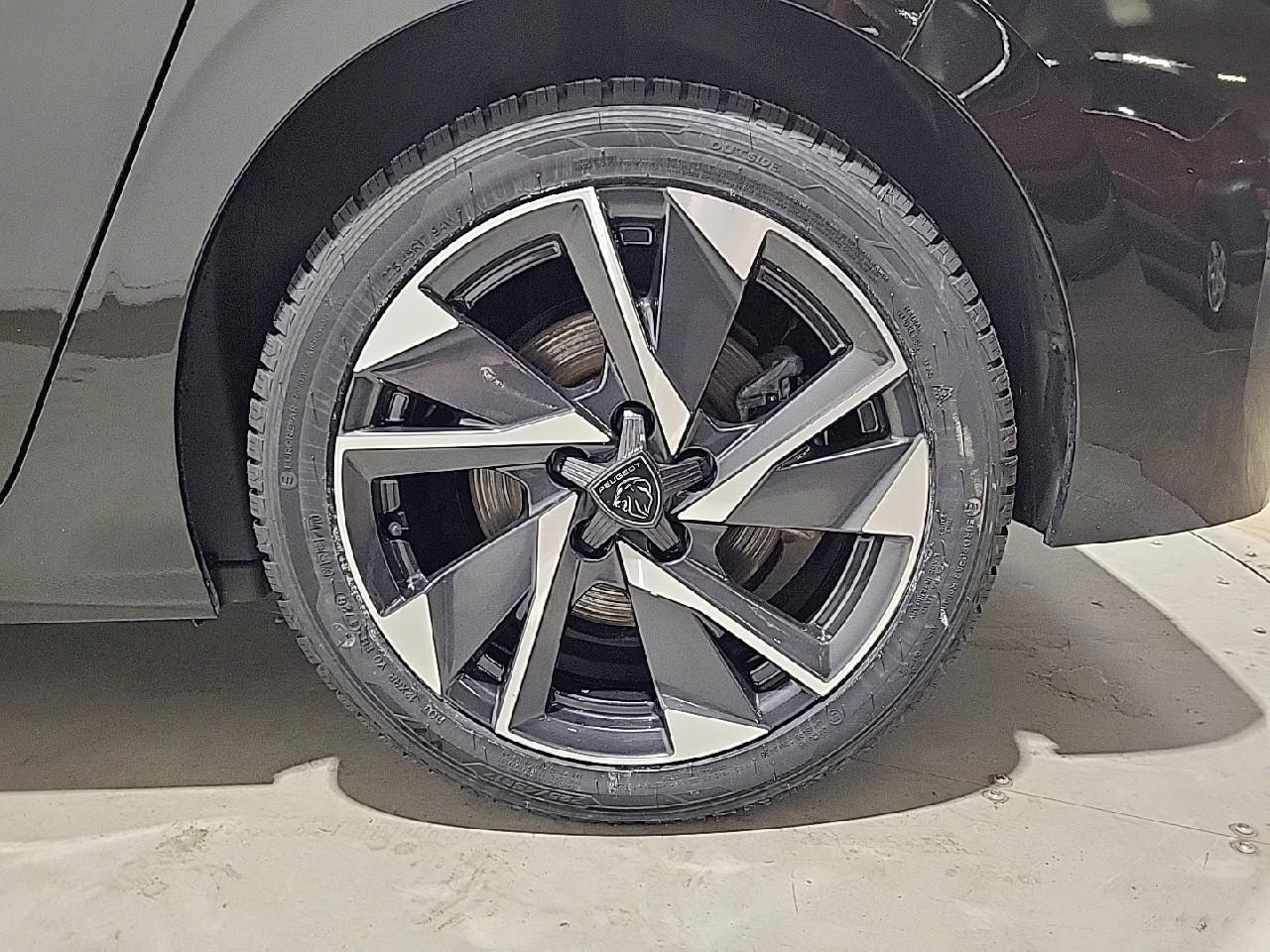 Peugeot 308 phev 180 e-eat8 allure pack — photo 16