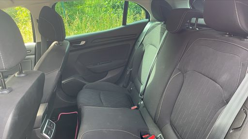 Renault Megane 1.3 TCe 115 - Limited – 2019 – 85200 km – Essence – Boîte Manuelle — photo 17