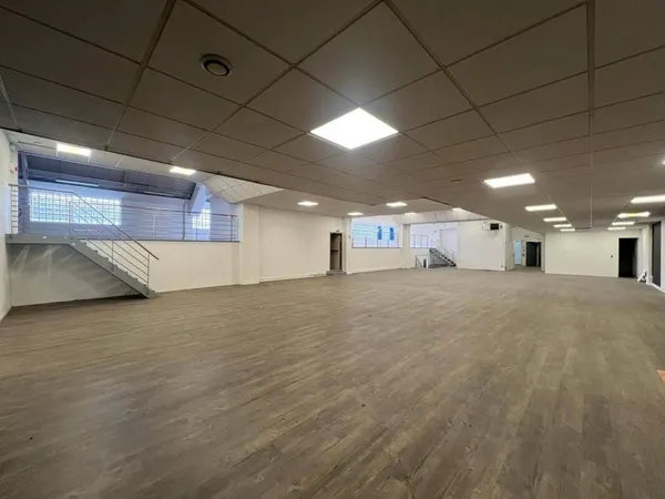 Local d'activité 792 m²