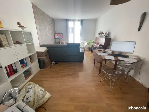 Appartement T3 à louer vide non meublé, rénové et isolé, ascenseur, balcon, possibilité parking imme