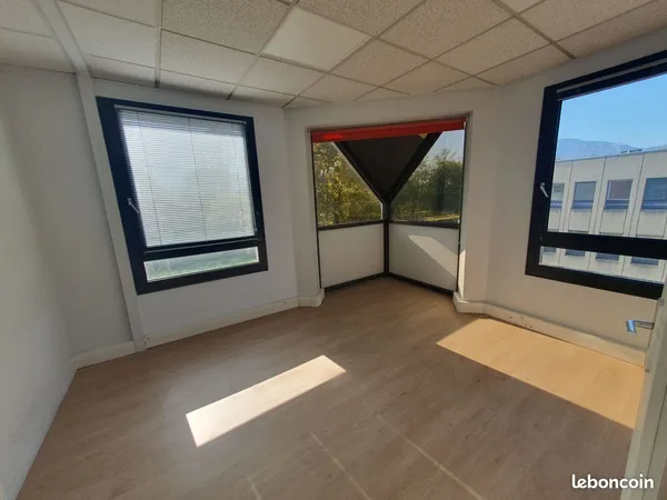 Bureau Meylan 67m2