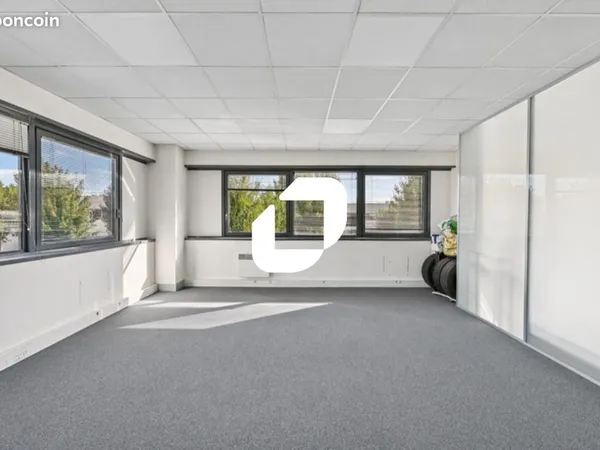 Bureau 270 m²