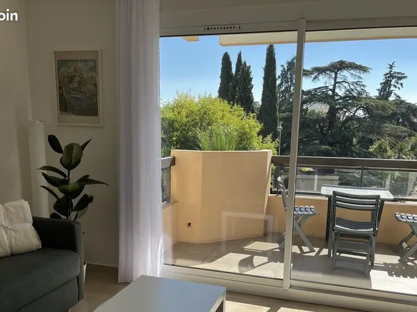 Studio meublé - Square Carnot