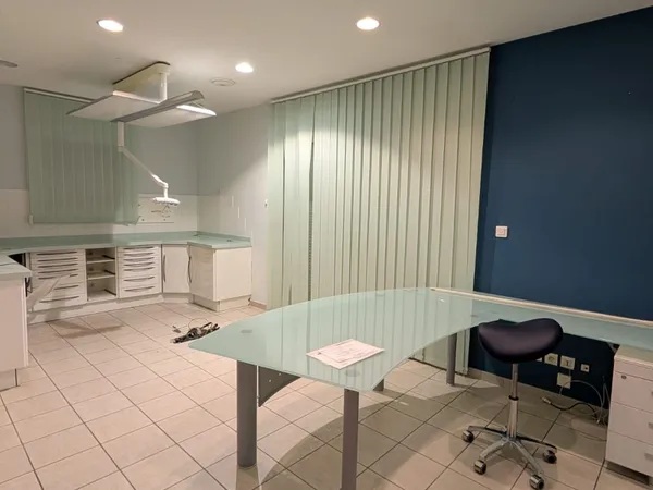 Local d'activité 106 m²