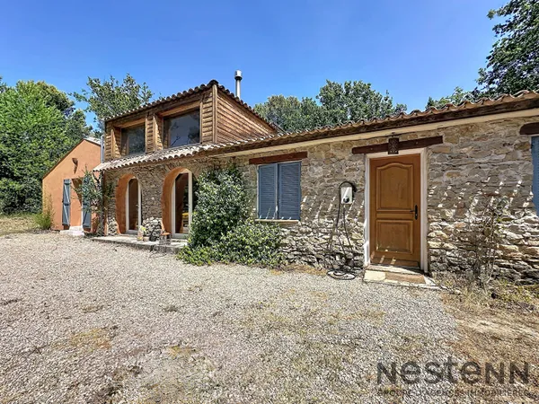 Pourrières - Villa T8 - 5 chambres 200 m2 - piscine, garage et terrain plat arboré de 2 200 m² au ca
