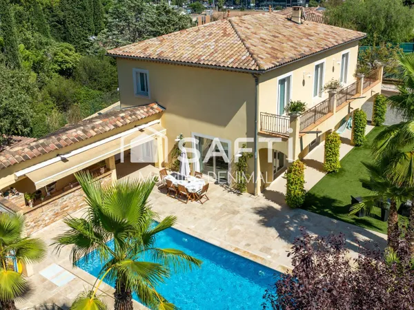 Magnifique villa aux prestations haut de gamme, à proximité immédiate des commerces