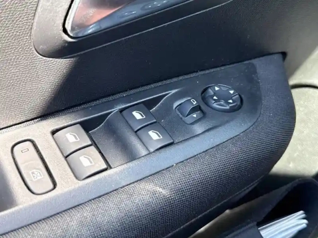 Peugeot 208 electrique 51 kwh 156ch — photo 26