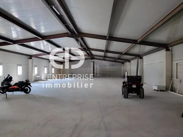 Entrepôt 1000 m²