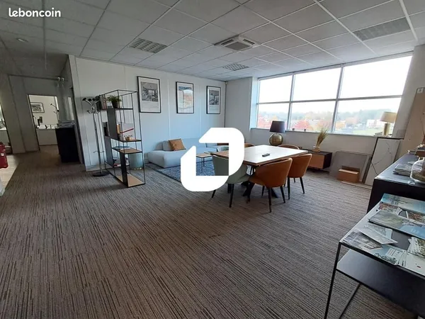 Bureaux 743 m²