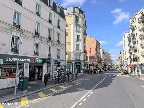 Boutique 560 m² COURBEVOIE