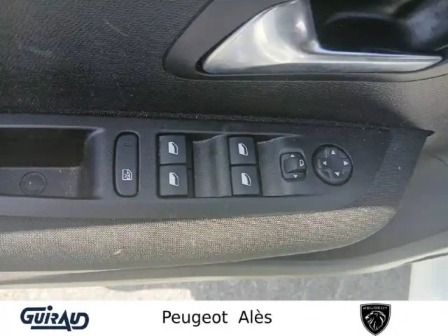 Peugeot 208 puretech 75 s&amp;s bvm5 — photo 13