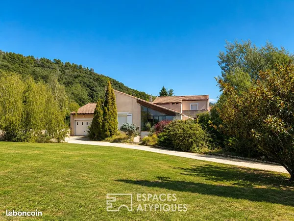 Villa 13 pièces 310 m²
