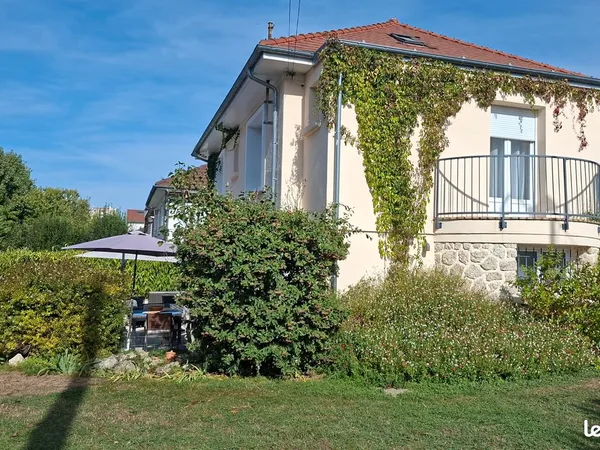 Quartier « Triangle d'Or « Lisière Montrouge/Bagneux (500 m Métro Barbara) Belle maison de 162m2 au 