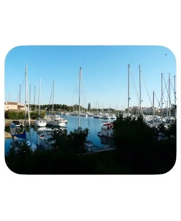 Location meublée à l'année - studio cabine 33 m2 et parking privé