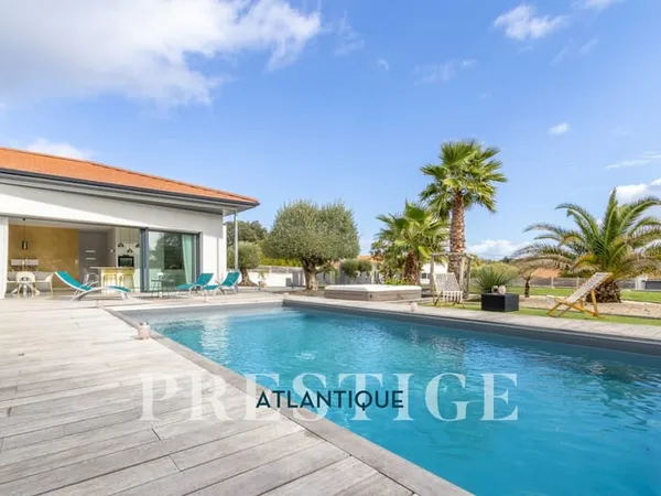 LA LACIÈRE - MAISON 165M2 - PISCINE & SPA - DOUBLE GARAGE