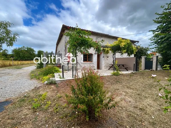 Proche de Barbezieux - Maison en pierre rénovée, 157 m2.