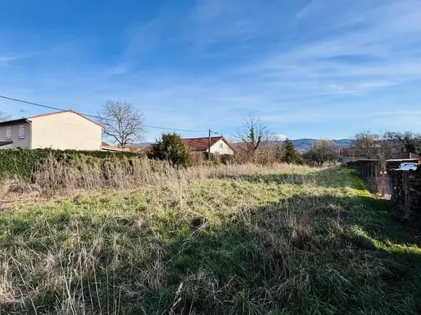 Terrain à bâtir de 680 m² à PESCHADOIRES (63)