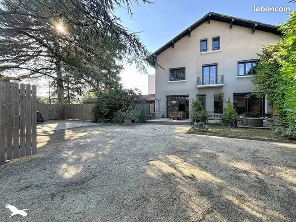 Maison 6 pièces 245 m²