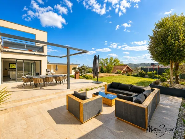 Propriété 8 pièces 365 m²