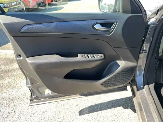 Renault Arkana mild hybrid 140 edc fap - 22 — photo 11