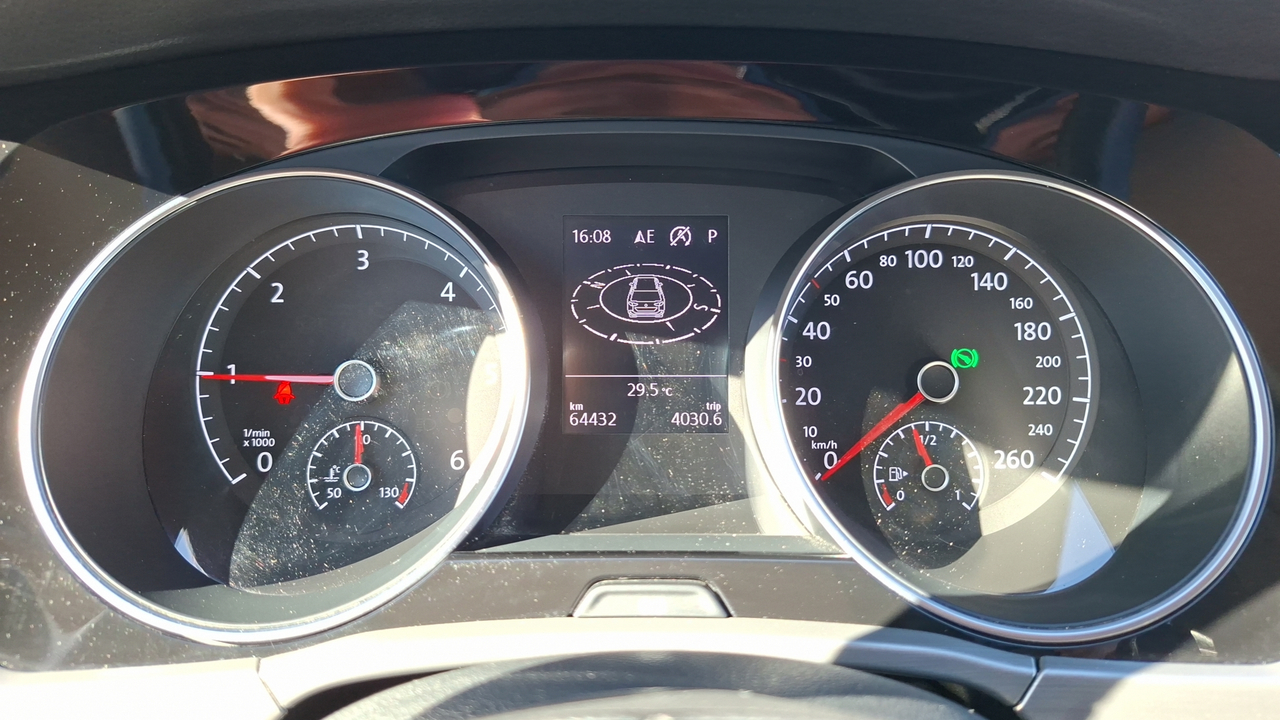 Volkswagen Touran 2.0 TDI 115 DSG7 7pl — photo 10
