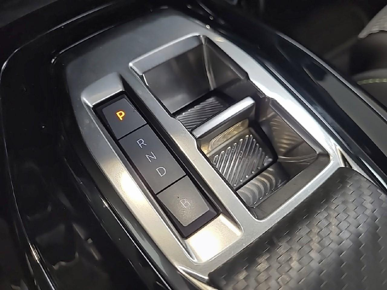 Peugeot 2008 electrique 54 kwh 156 ch gt — photo 17