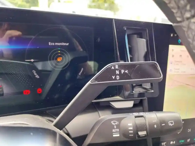 Renault Megane e-tech ev60 220 ch optimum charge — photo 23