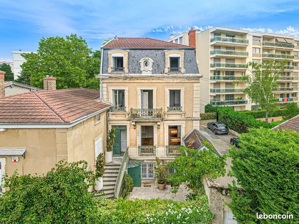 Maison 8 pièces 250 m²