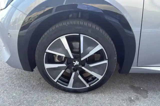 Peugeot 208 electrique 50 kwh 136ch — photo 9
