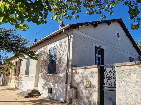Idéal famille, maison mitoyenne de 5 pièces à louer à Varennes Vauzelles - Réf 1478