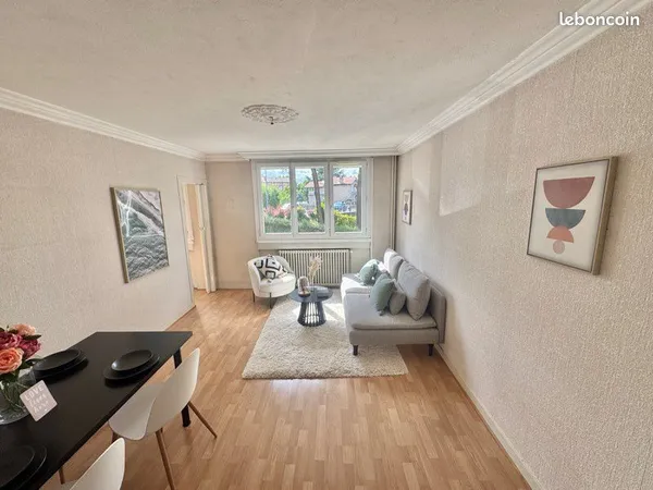 Appartement T3 60m2 avec place parking - à rafraîchir