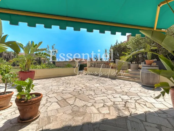 VILLEFRANCHE-SUR-MER | Appartement-villa de 107 m² avec plus de 300 m² de jardin