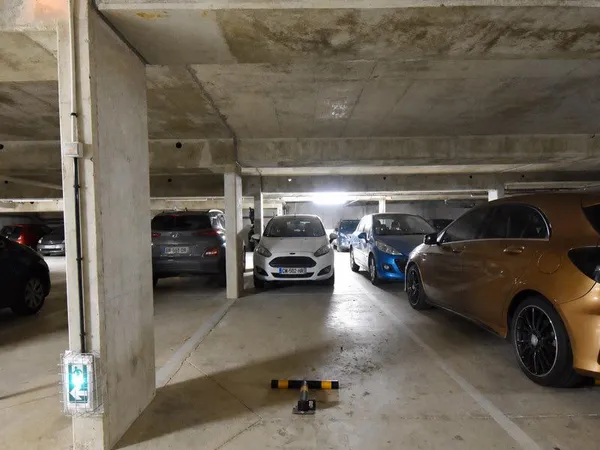 Place de parking sécurisée à vendre - Fontenay-le-Fleury