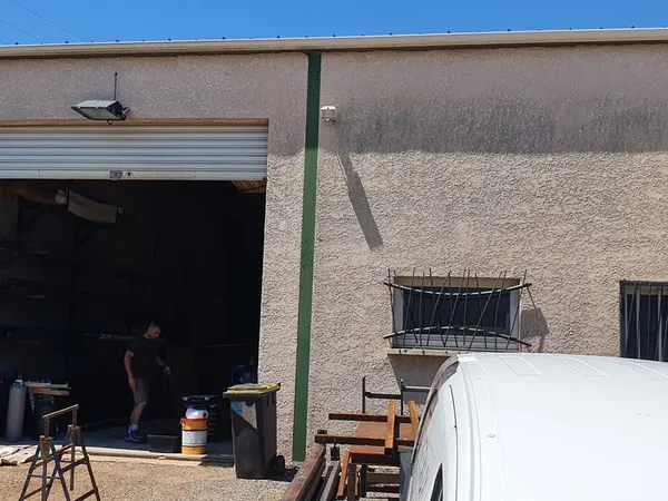 Entrepot de 130m² + 40m² de Bureau